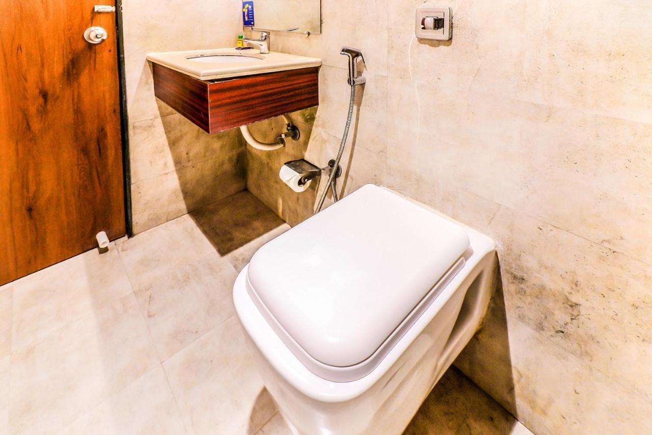 Fabexpress Adlon Andheri East Mumbai Exterior photo